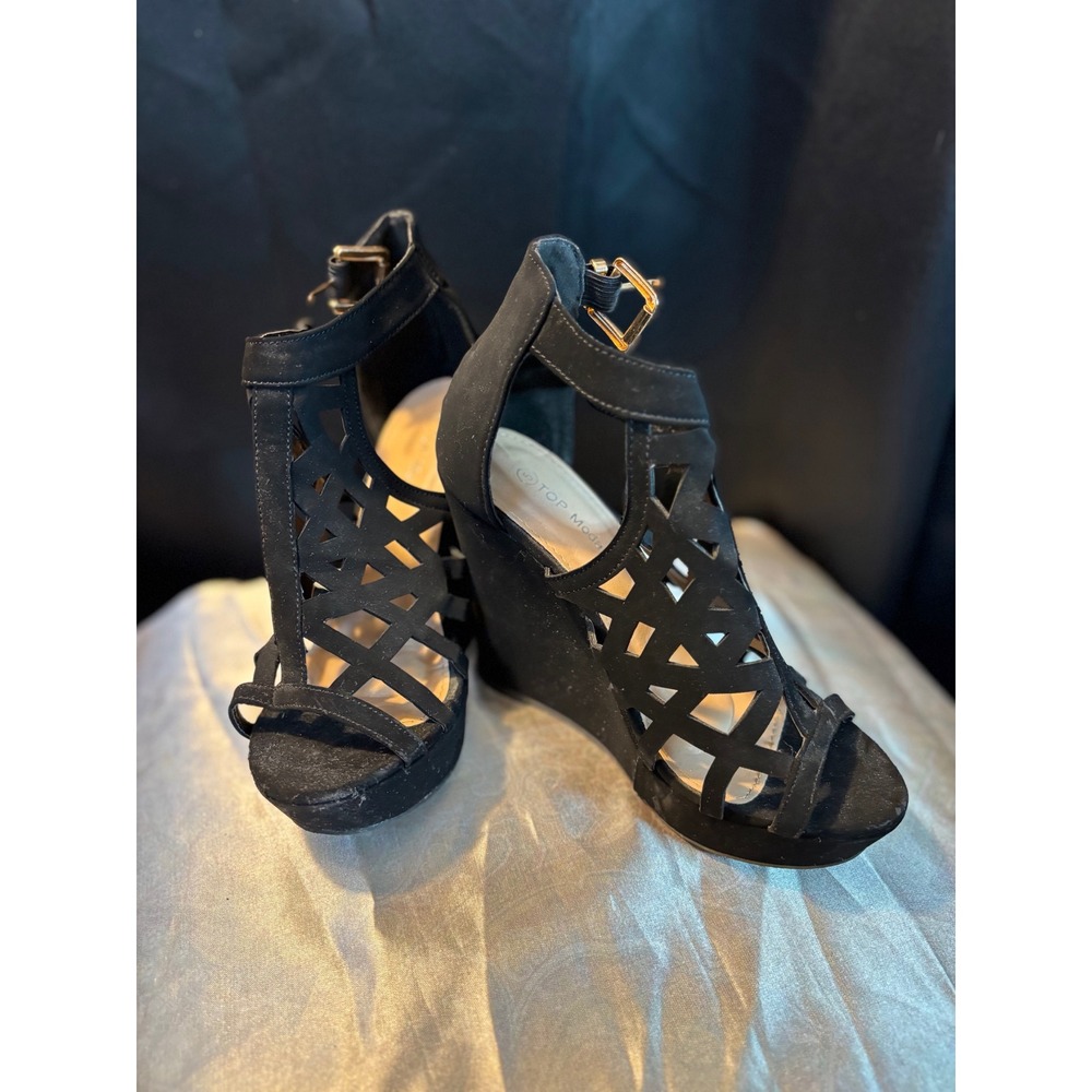 Top Moda Black Faux Suede Laser Cut Lattice Cage Platform Wedge Sandals Size 5